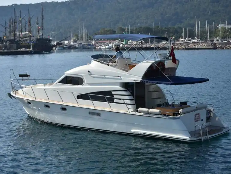 YACHT ASSOL